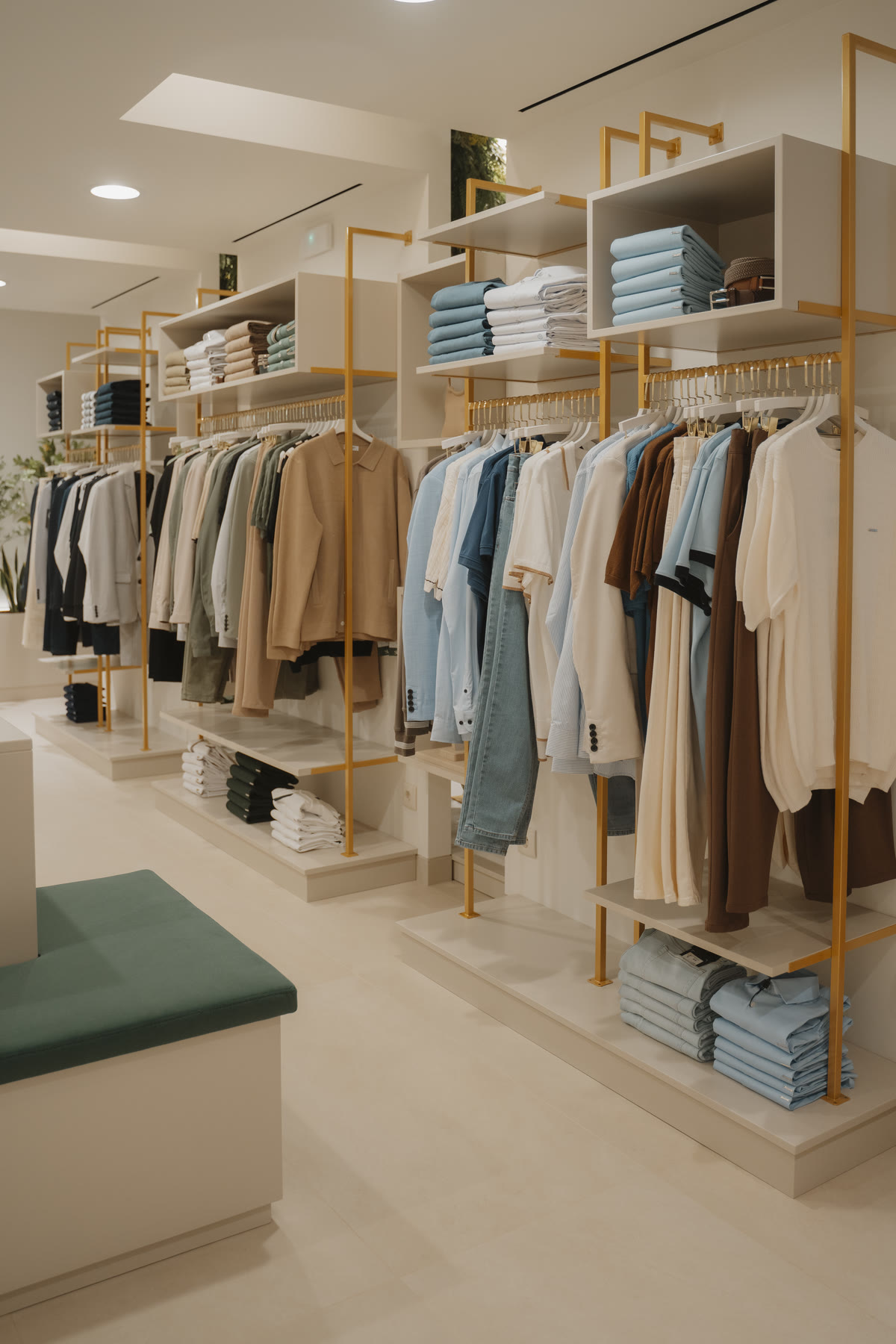 Interior da AURA Store em Guimarães